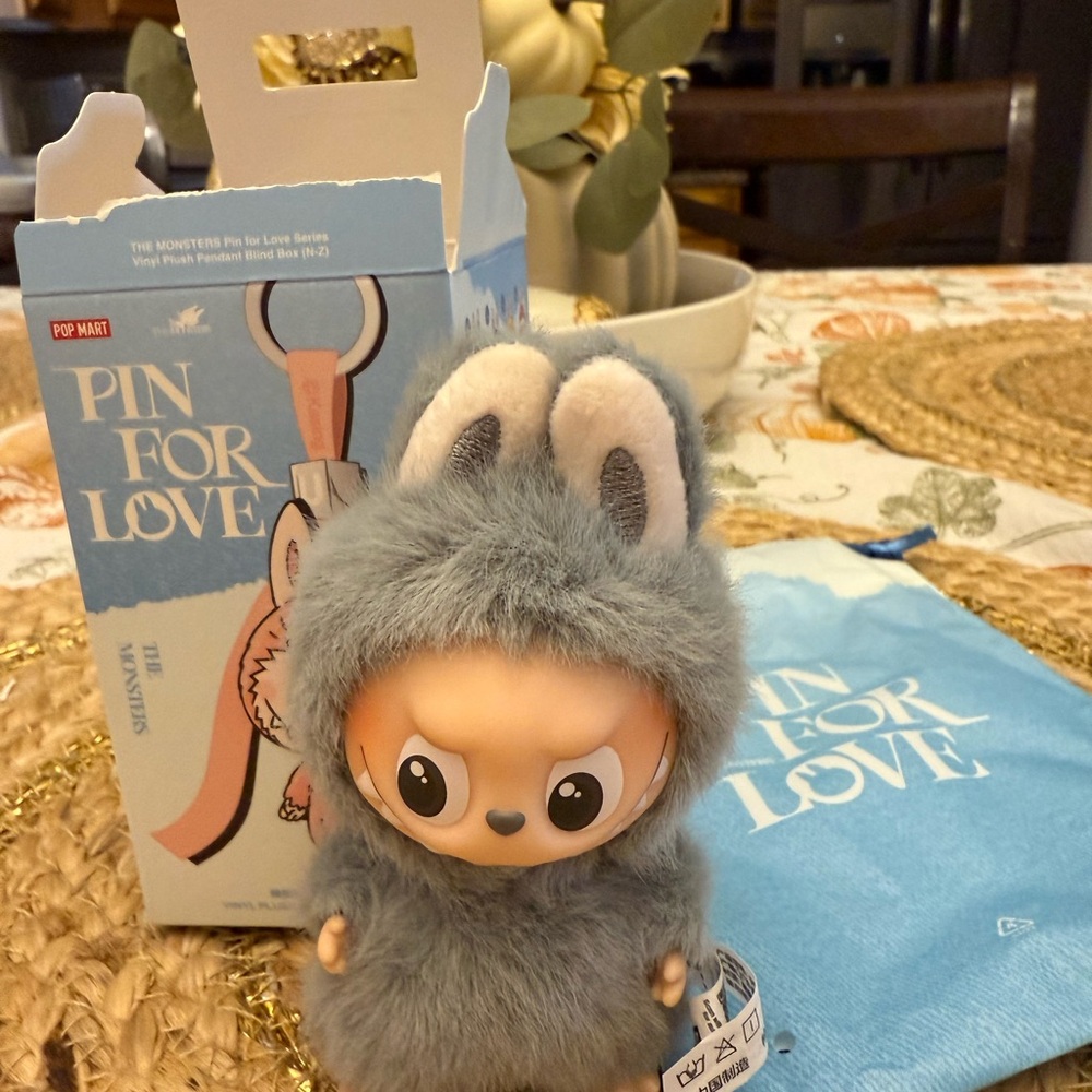 W mini labubu